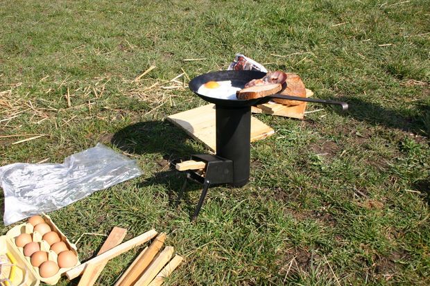  HOMEMADE STOVE PERFECT FOR CAMPING AND BACKYARD PICNICS