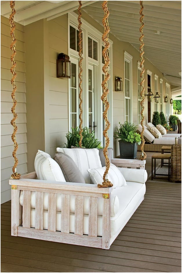 HE ROYAL WHITE PORCH SWING