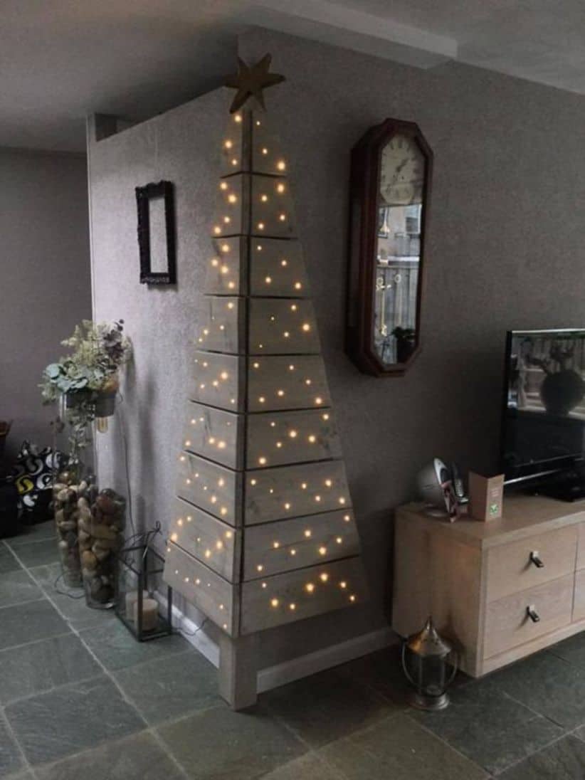 Creative ways to build a Christmas tree in small apartments