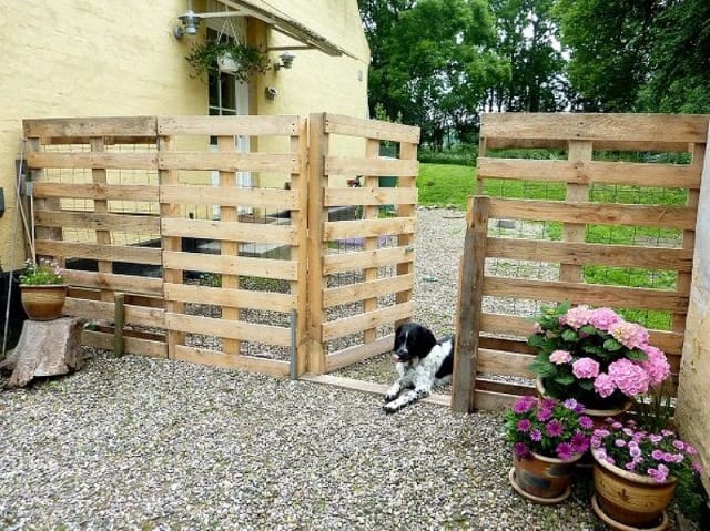 GATED PALLET FENCE