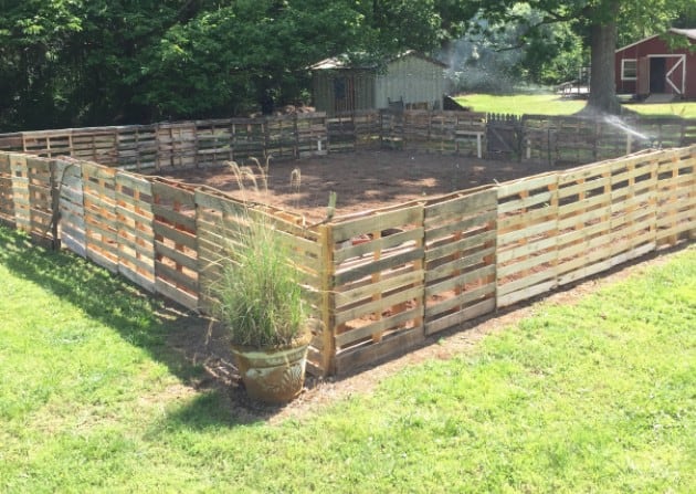 SQUARE PALLET FENCE IDEA