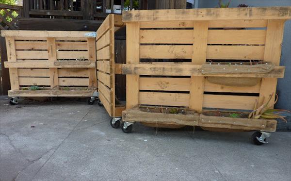 PALLET FENCE ON WHEELS