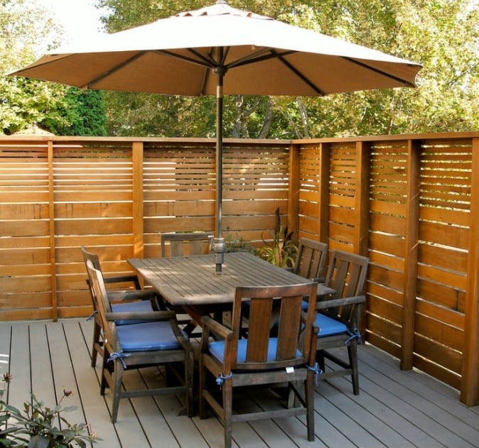 WOODEN FENCE FOR OUTDOOR DINING AREA