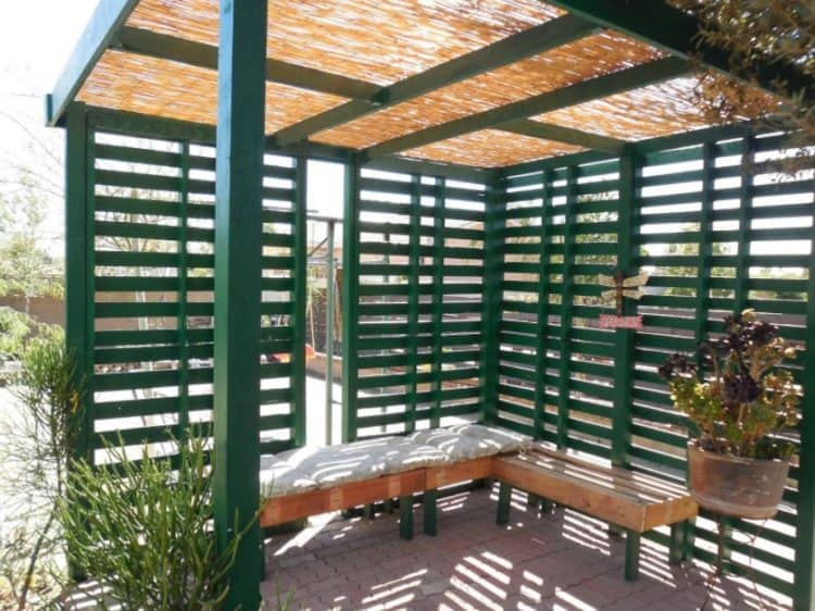 A PALLET FENCE THAT GIVES PRIVACY
