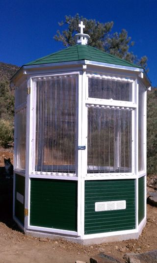LEARN HOW TO BUILD THIS BEAUTIFUL OCTAGONAL GREENHOUSE