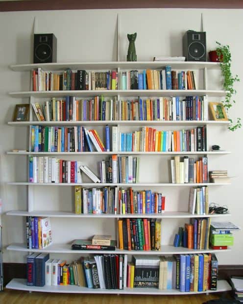 STYLISH AND EASY TO MAKE BOOKSHELF