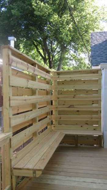PALLET FENCE WITH A BENCH