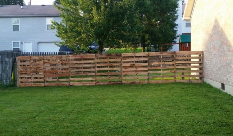 PALLET FENCE DESIGN