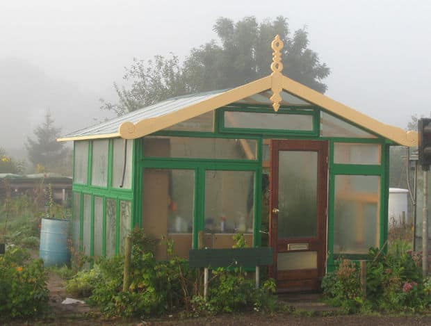 THE HIGH-END GREENHOUSE MADE USING ONLY RECYCLED MATERIALS