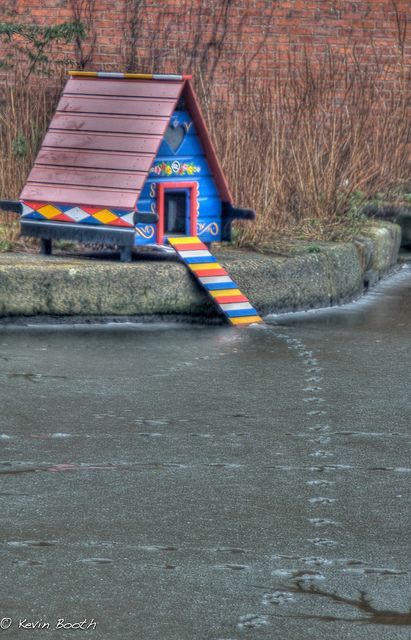 THE SIMPLE ENGLISH DUCK HOUSE