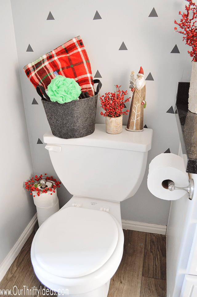 Chirstmas Decor in the Bathroom