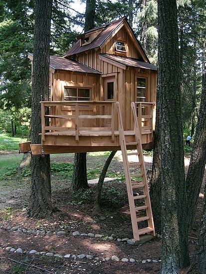 THE OUTDOOR TREE HOUSE
