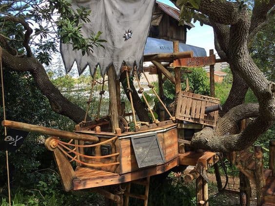 THE PIRATE TREE HOUSE