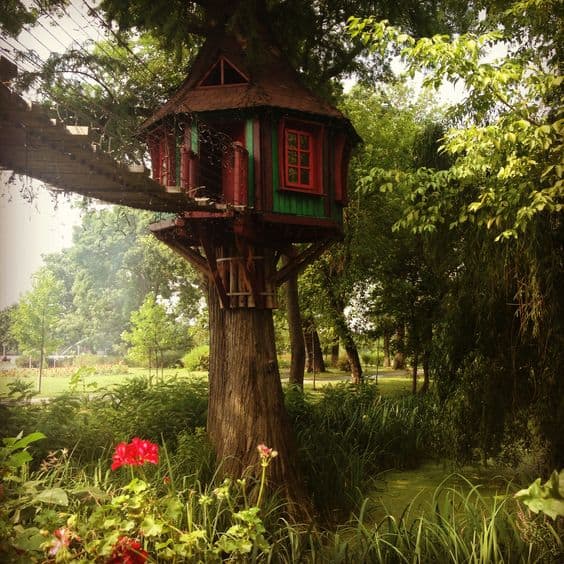 THE FANTASY TREE HOUSE