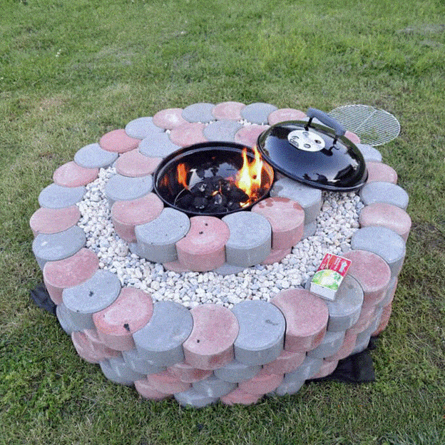 COLORFUL BARBEQUE FIRE PIT