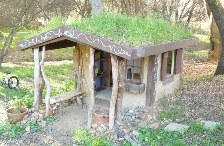 THE COB-STYLE PLAYHOUSE