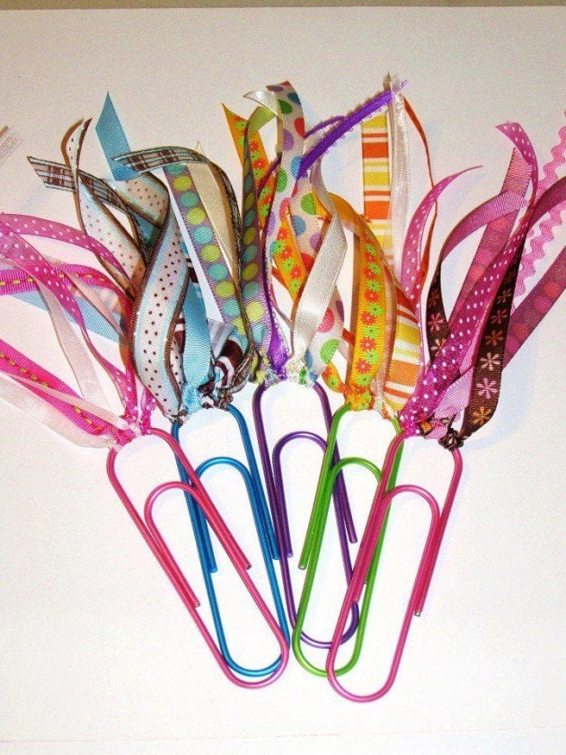 SIMPLE PAPERCLIP BOOKMARKS