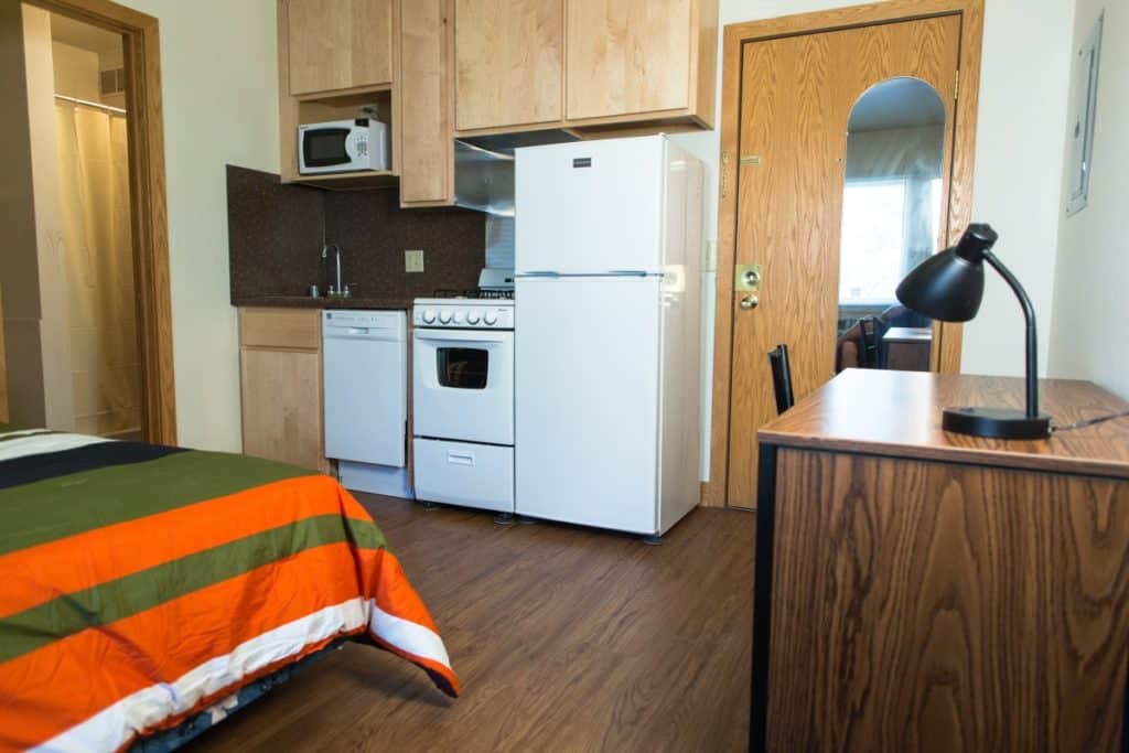 efficiency apartment with kitchinette