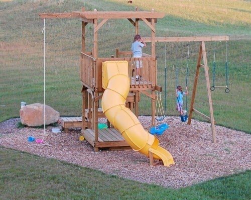 THE BACKYARD PLAY STRUCTURE