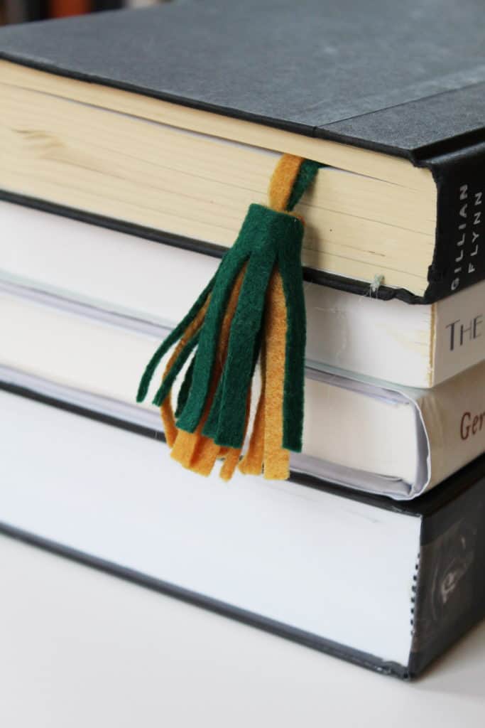 BOOKMARK WITH YOUR FAVORITE TEAM'S FELT TASSEL