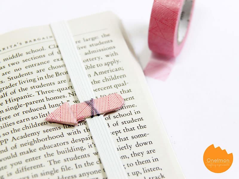 BOOKMARK WITH AN ARROW