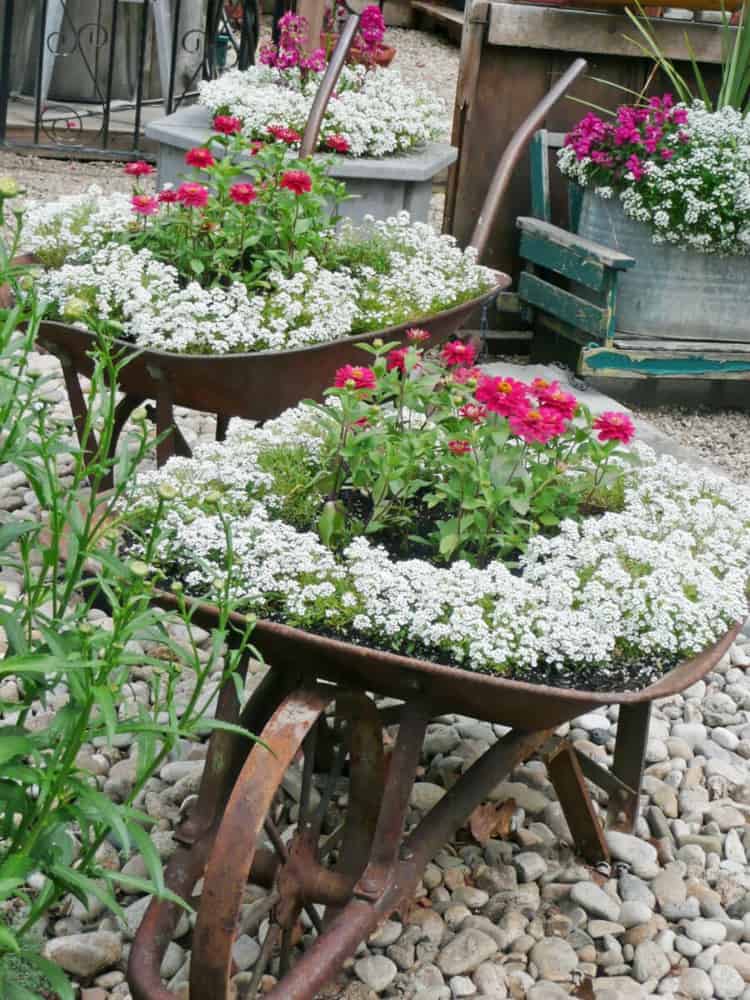 gartendeko rost schubkarre rustikal blumentopf garten dekorieren