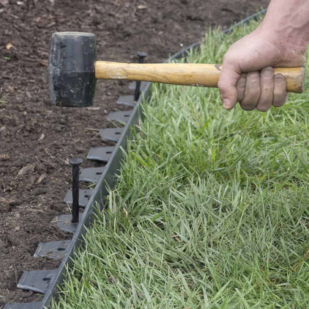 DISCRETE EasyFlex Quick No Dig Edging, 40-Foot with 12-Piece Spikes and Connector