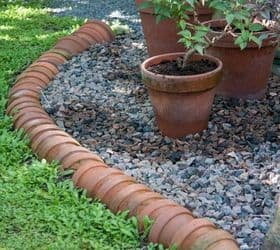 Use a Terracotta pots to shape the Edge