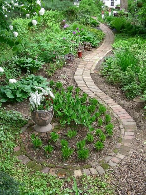 59. Sculptural Garden Edge in Brick