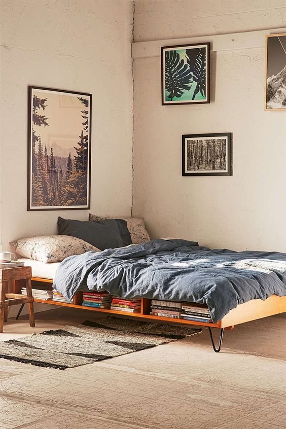 beds with hairpin legs
