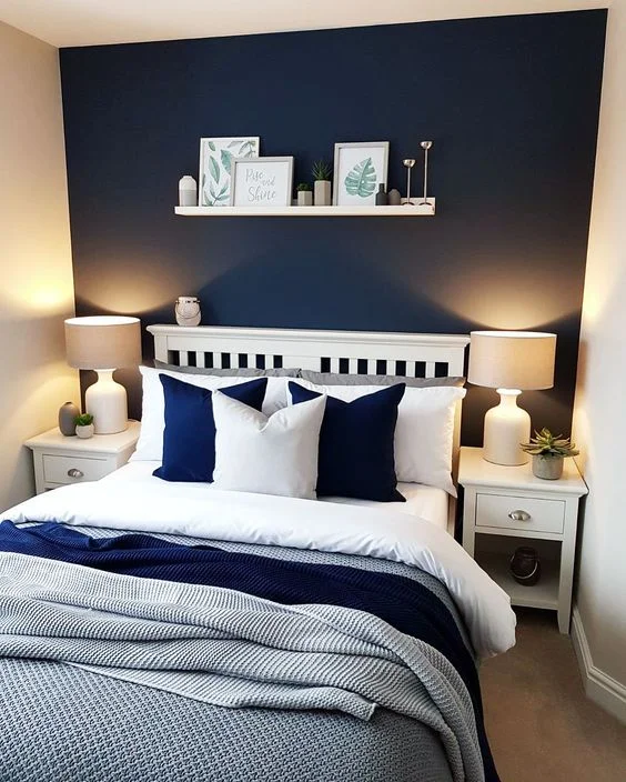 21. Vibrant White and Navy Blue Bedroom