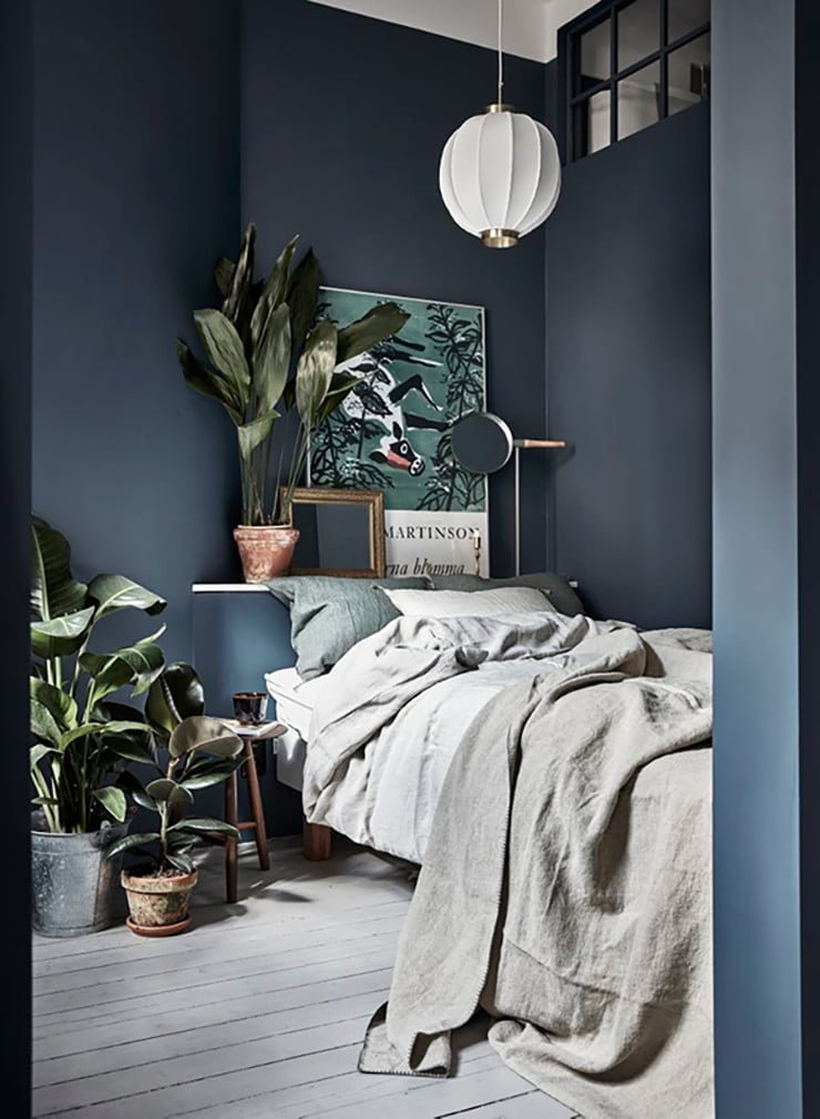 30. Naturalness at Home in Navy Bedroom