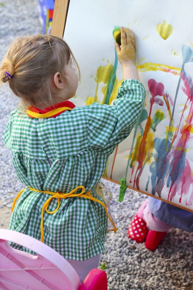 En Plein Air artist little girl children painting abstract picture 79295 13410