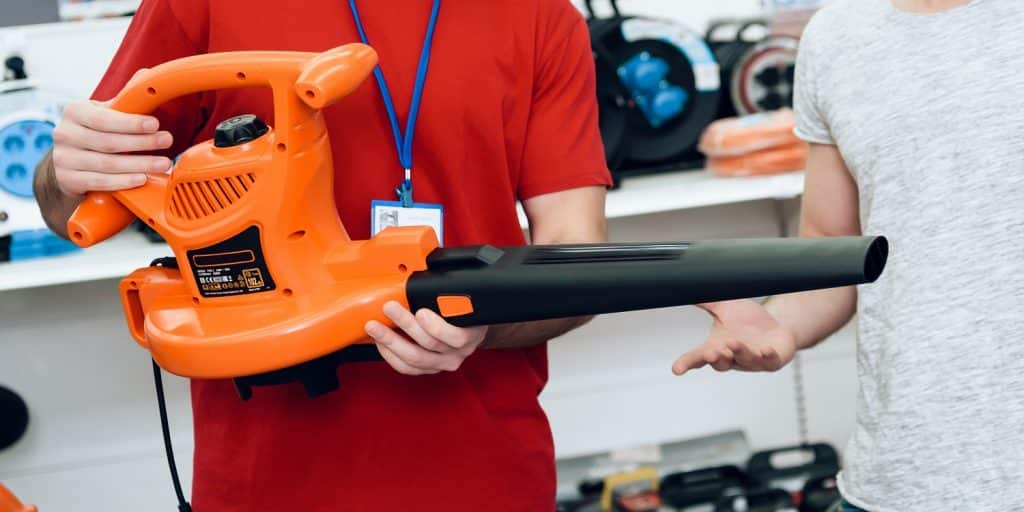 13 Lightest Weight Leaf Blowers For Home Use