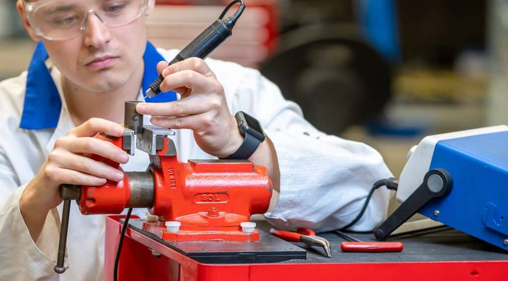 13 Best Bench Vise Of 2022 Reviewed