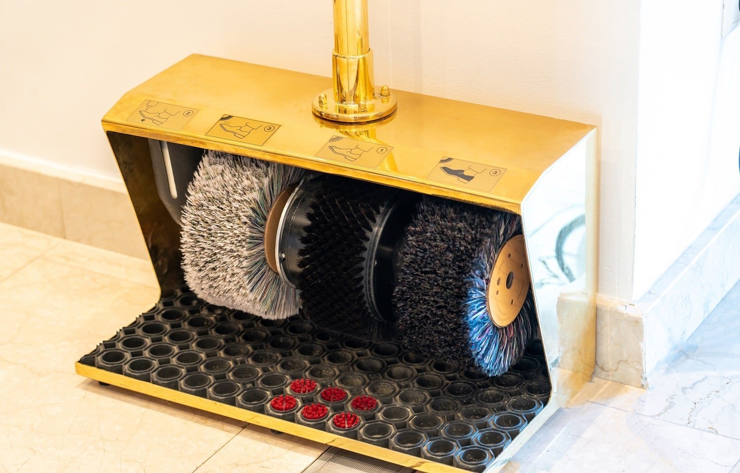 Electric Shoe Polisher Machine in the hotell