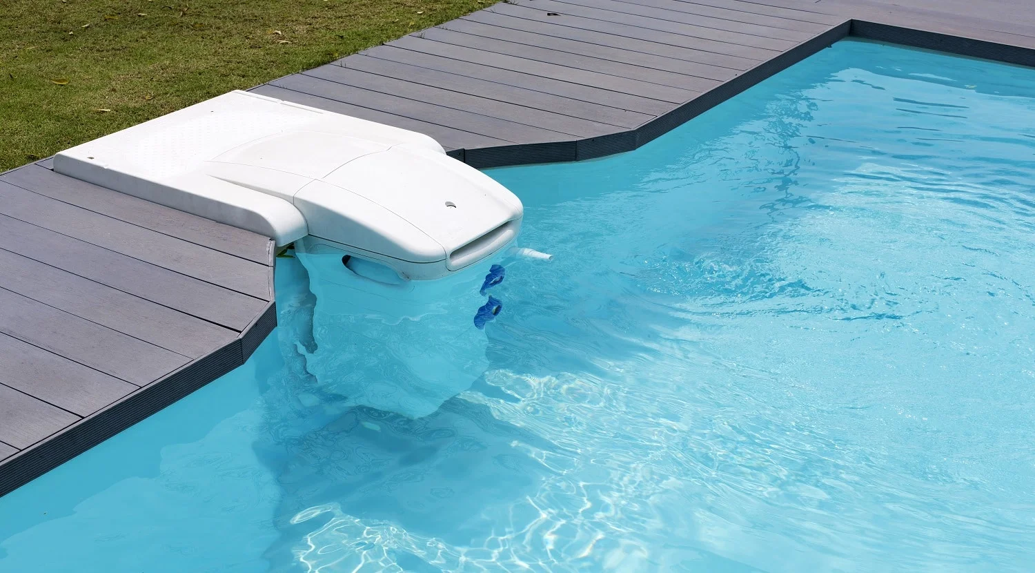 Water dispenser in pool