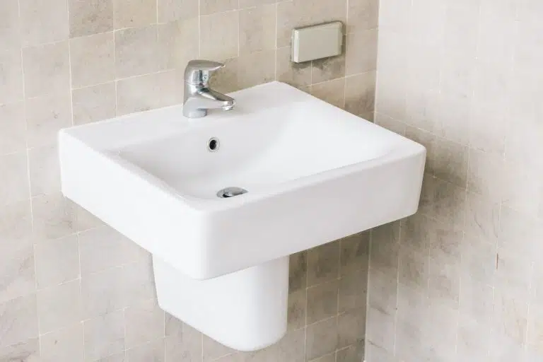 White sink and faucet