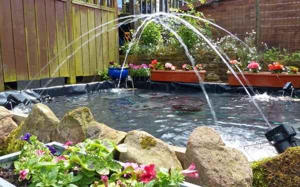 Water Feature With Spurting Jets