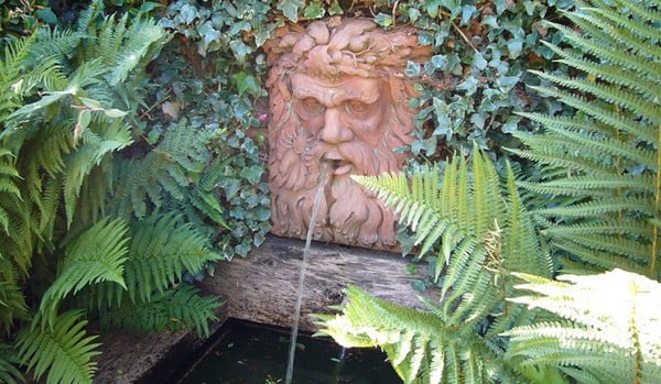 Spurting Face Water Feature