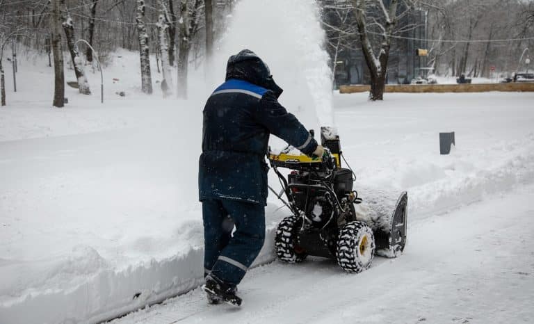 snow removal by public services in the Park