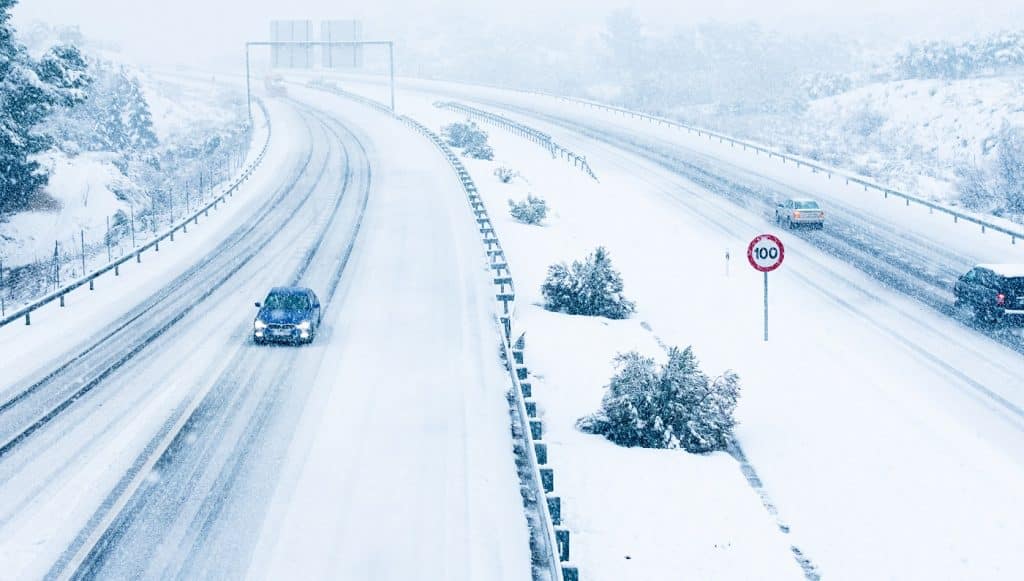 Best Commercial Grade Snow Blowers Reviews + Guide