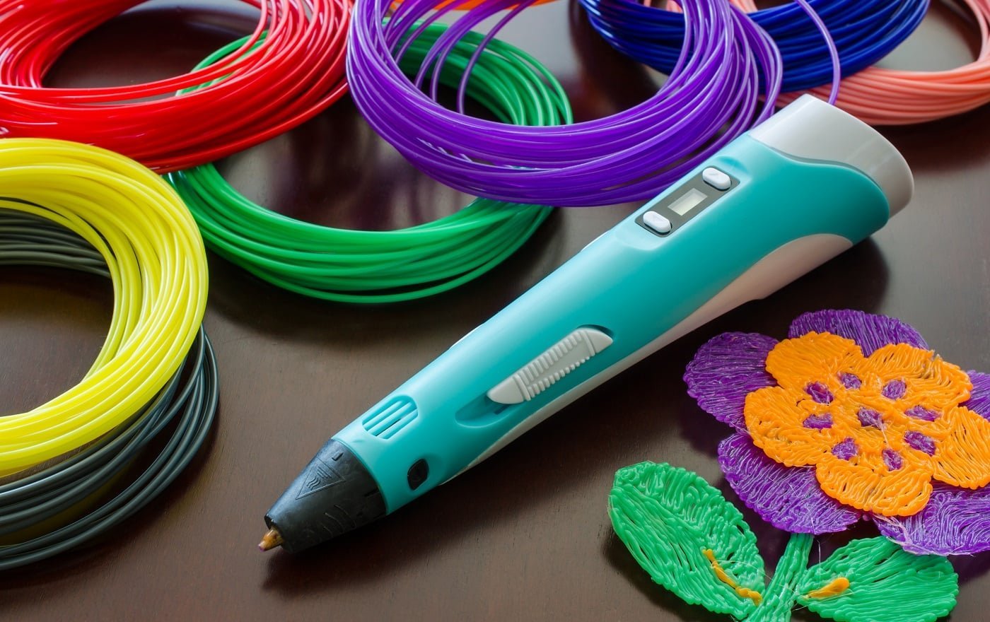 3d pen. Kit colored ABS plastic in coils for 3d pen and printer. 3d figures with their own hands. Handmade. STEM education. Ideas for creativity. New technology. Hobby after school. 3D Pen Buying Guide
