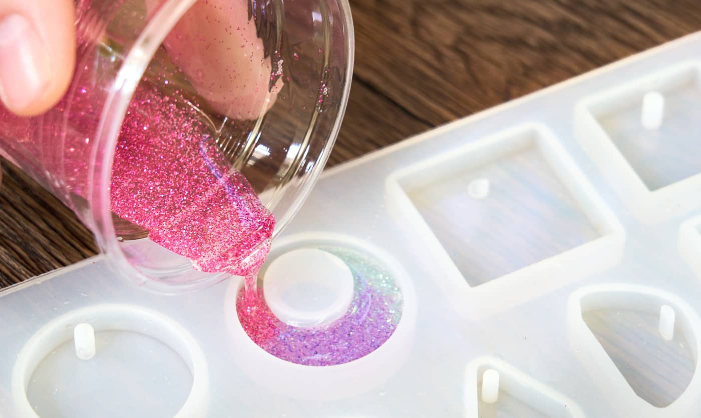 Pouring glitter pink resin mold , process of prepare for make an accessories