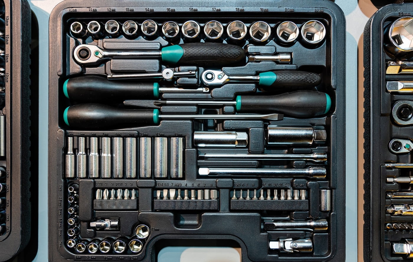 Box with special tools and Magnetic Bit Holder Buyer's Guide 