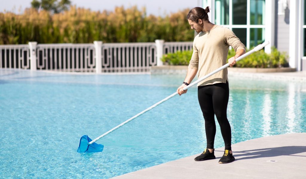 9 Best Telescopic Pool Pole Reviews + Guide