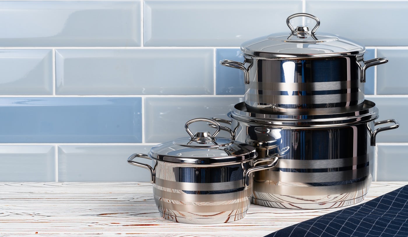 Close up photo of cookware set on wooden kitchen counter