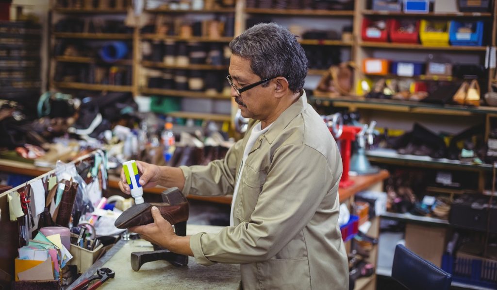 10 Best Glue For Shoes Reviews + Buyer's Guide