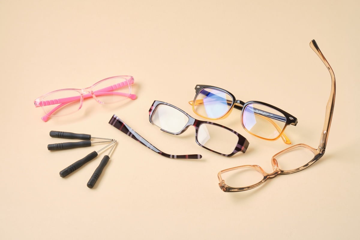 Best Glue For Eyeglass Frames [Best Glue For Glasses]
