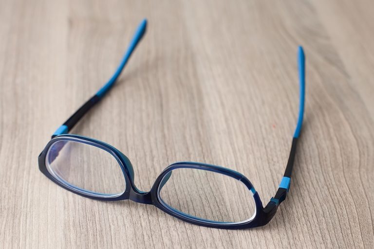 Best Glues For Plastic Eyeglass Frames [Best Glue For Glasses]